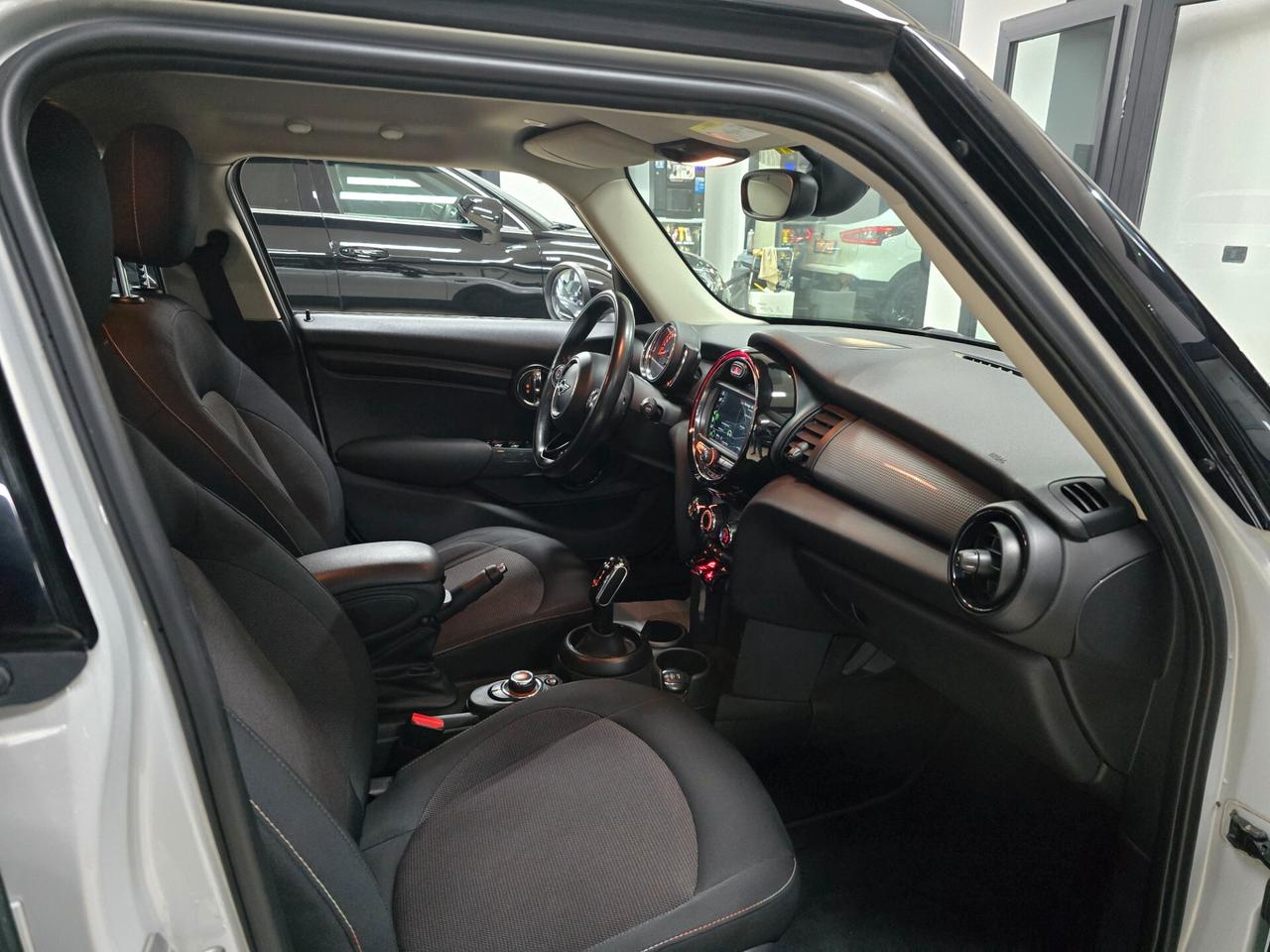 Mini Cooper D 1.5 116 cv Automatica