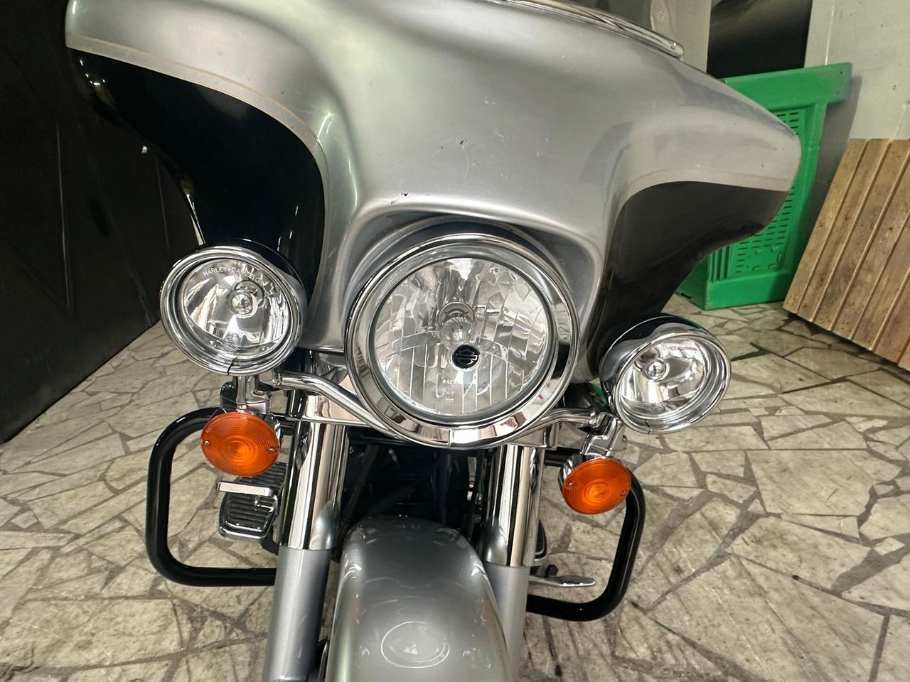 Harley-davidson FLHTCUI Ultra Classic Electra Glide 2003