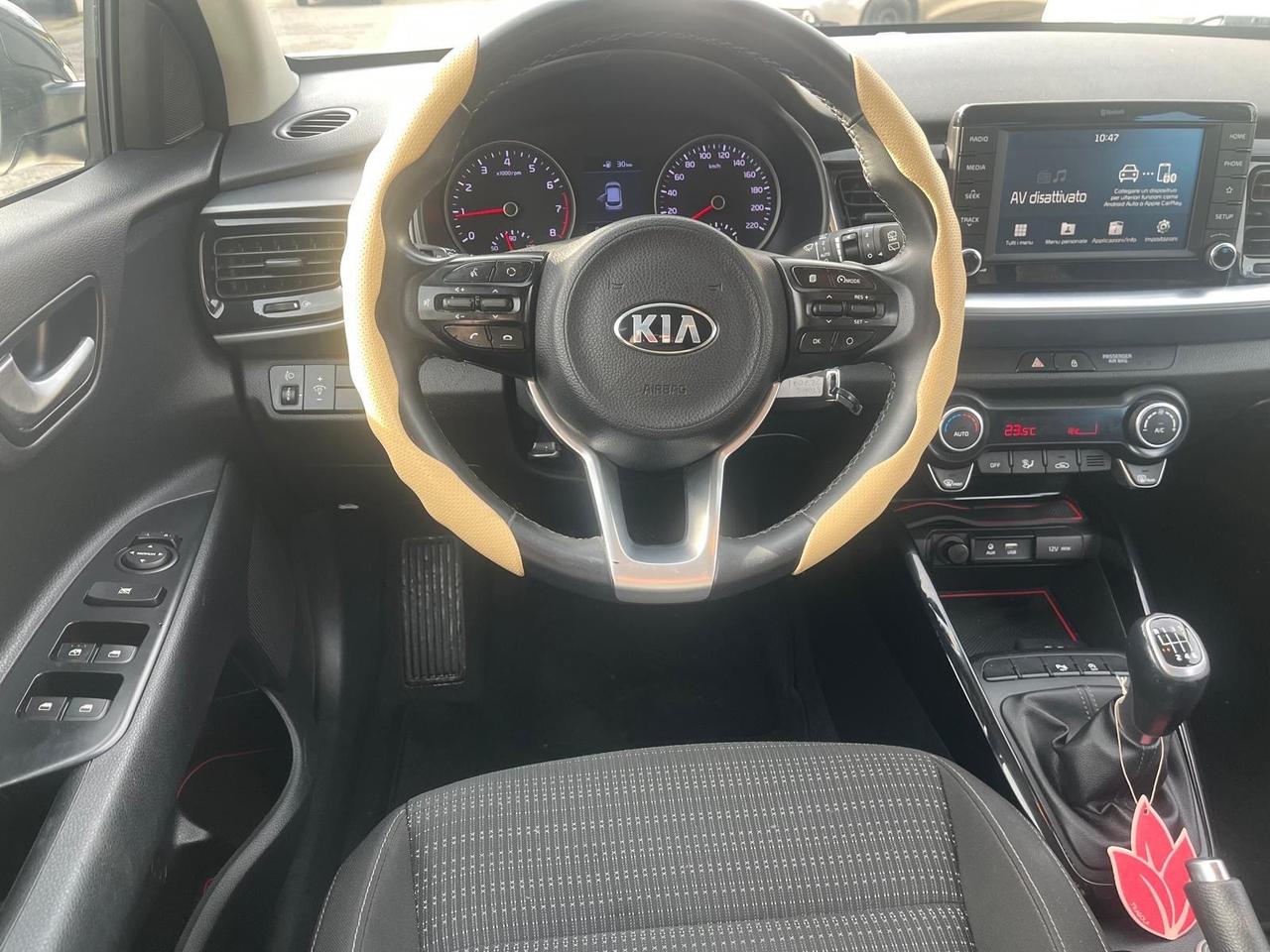 Kia Stonic -1.4MPI-gpl style design pack-2019