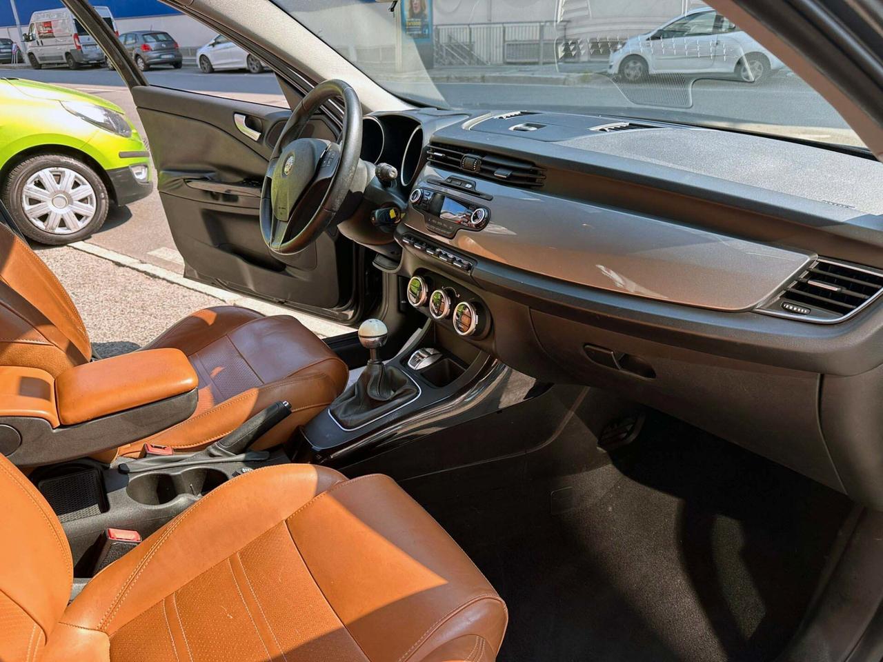 Alfa Romeo Giulietta 2.0 JTDm-2 140 CV Progression interni in pelle