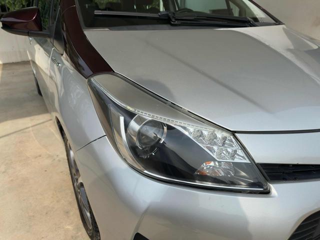 TOYOTA Yaris 1.5 5 POSTI IBRIDA OK NEOPATENTATI BI-COLOR