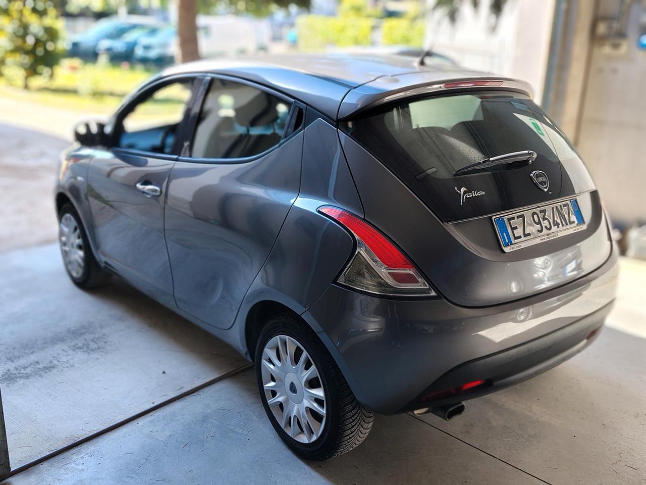 Lancia Ypsilon PLATINUM – Condizioni Eccellenti