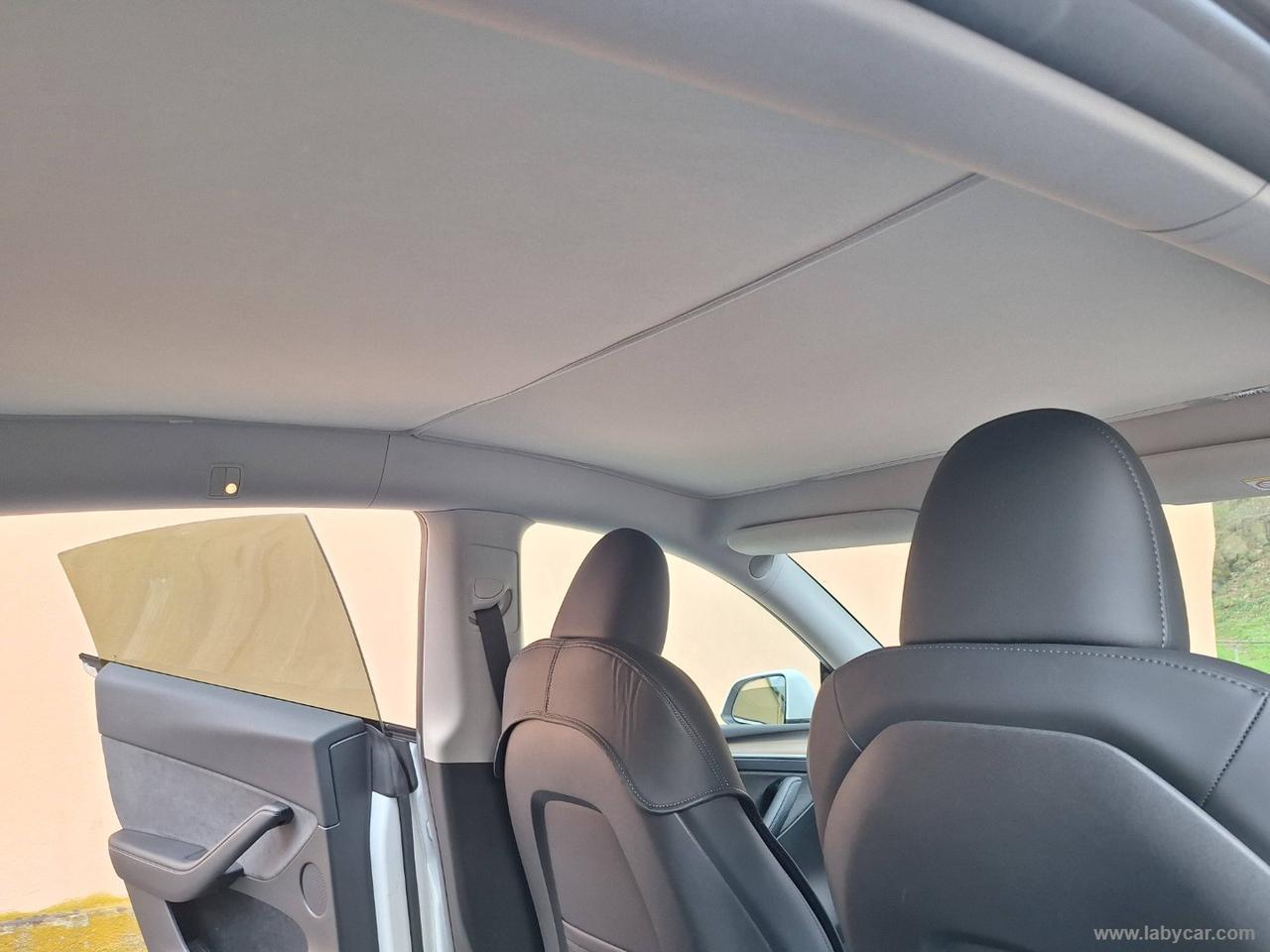 TESLA Model Y STANDARD RANGE RWD TETTO