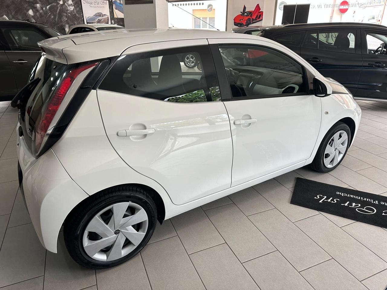 Toyota Aygo 1.0 VVT-i 69 CV 5 porte x-wave