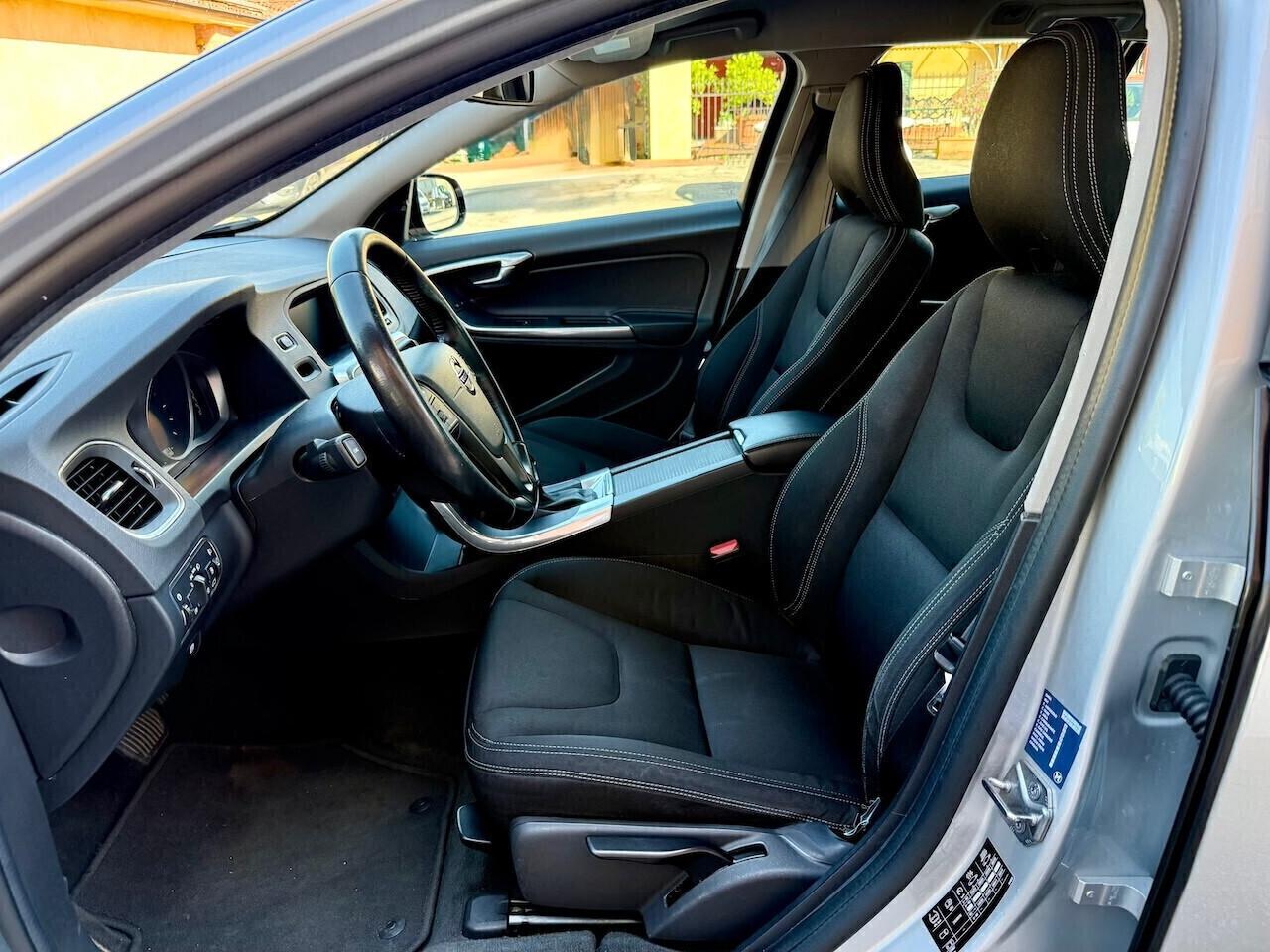 Volvo V60 Cross Country D4 Geartronic Business