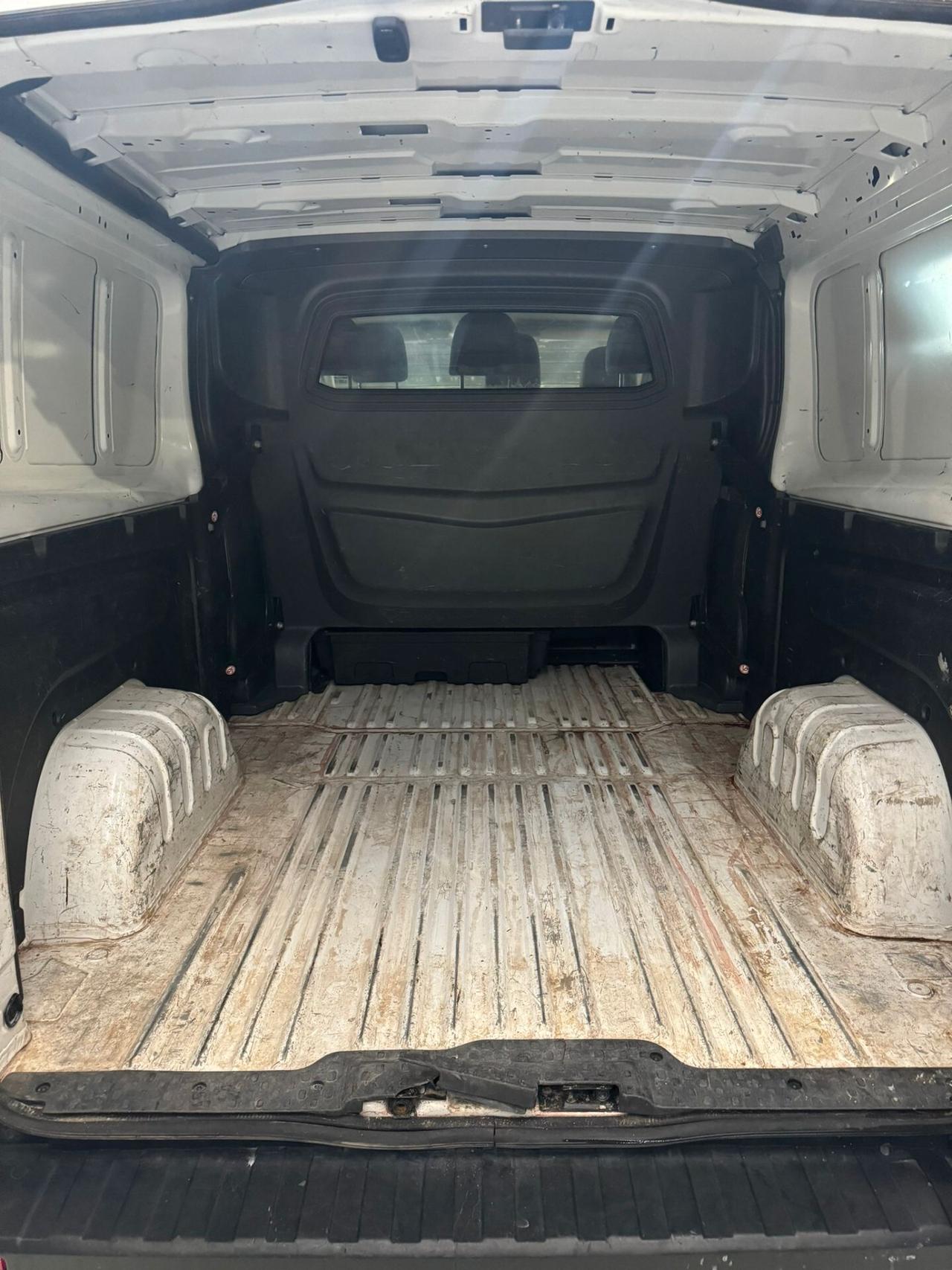 RENAULT TRAFIC 6 POSTI