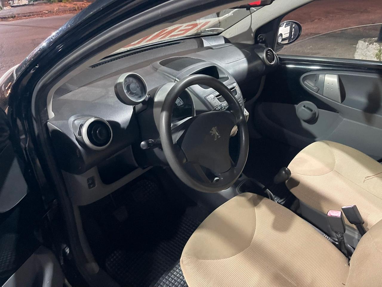 Peugeot 107 1.0 68CV 5p. Sweet Years 2Tronic