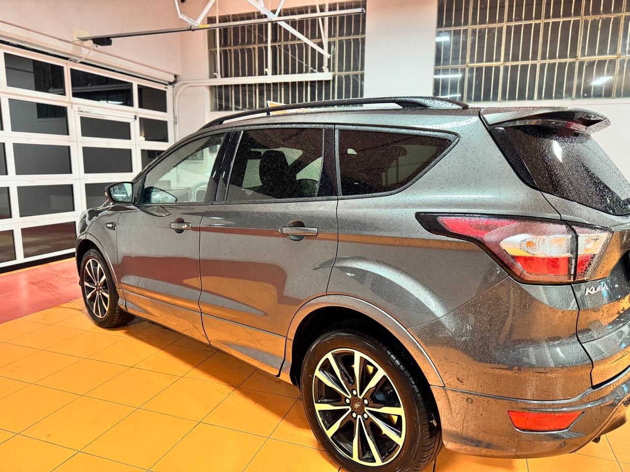 Ford Kuga 1.5 TDCI 120 CV S&S 2WD ST-Line