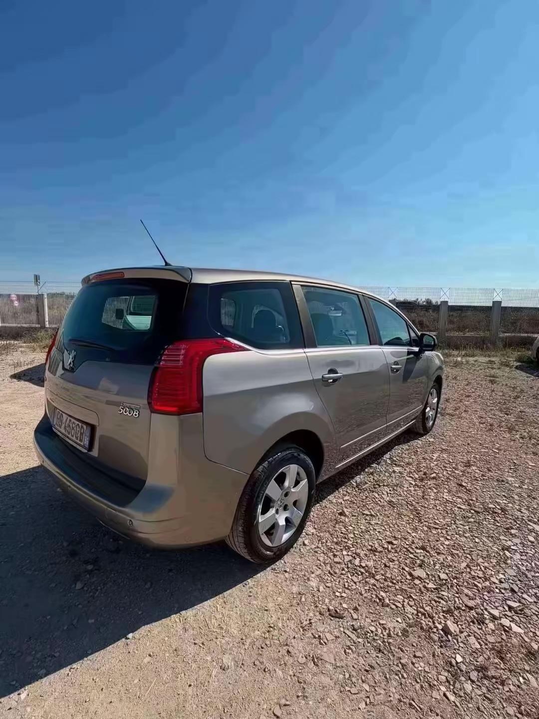 Peugeot 5008 1.6 HDi 115CV Business