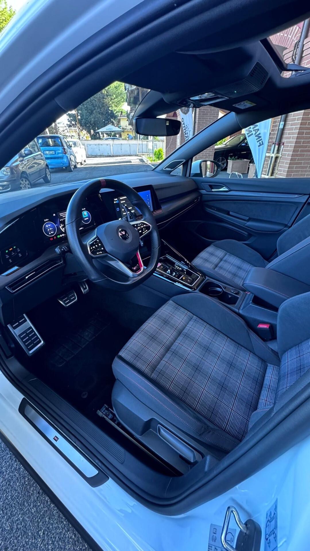 Volkswagen Golf GTI 2.0 TSI DSG