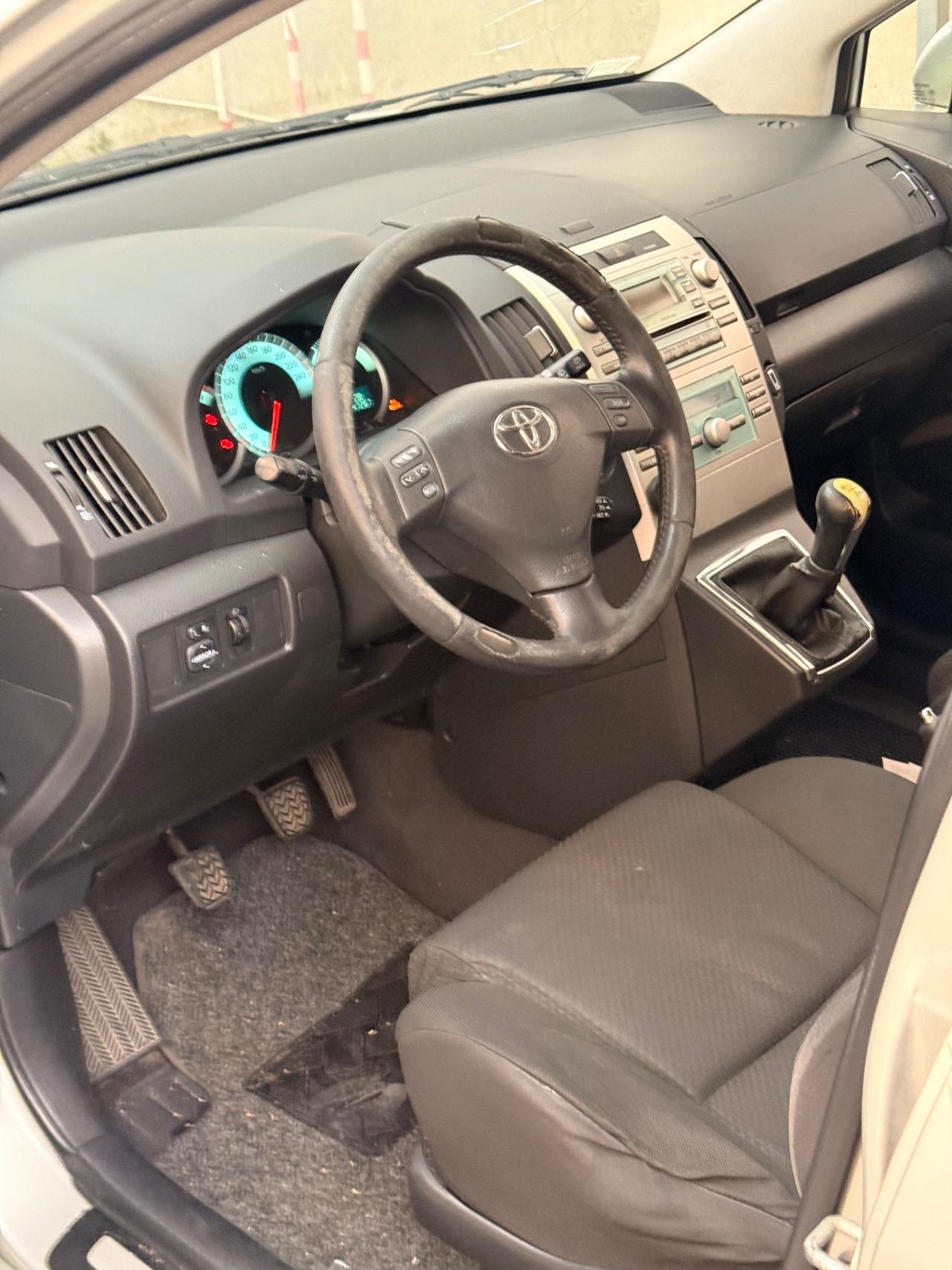 Toyota Corolla Verso 2.2 16V D-4D Sol