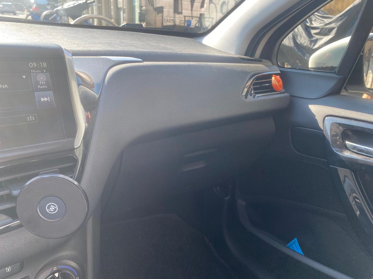 Peugeot 208 life #11893