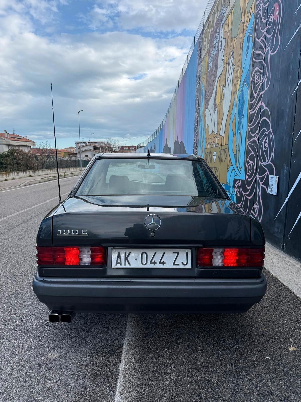 Mercedes-benz 190 2.0 E german style