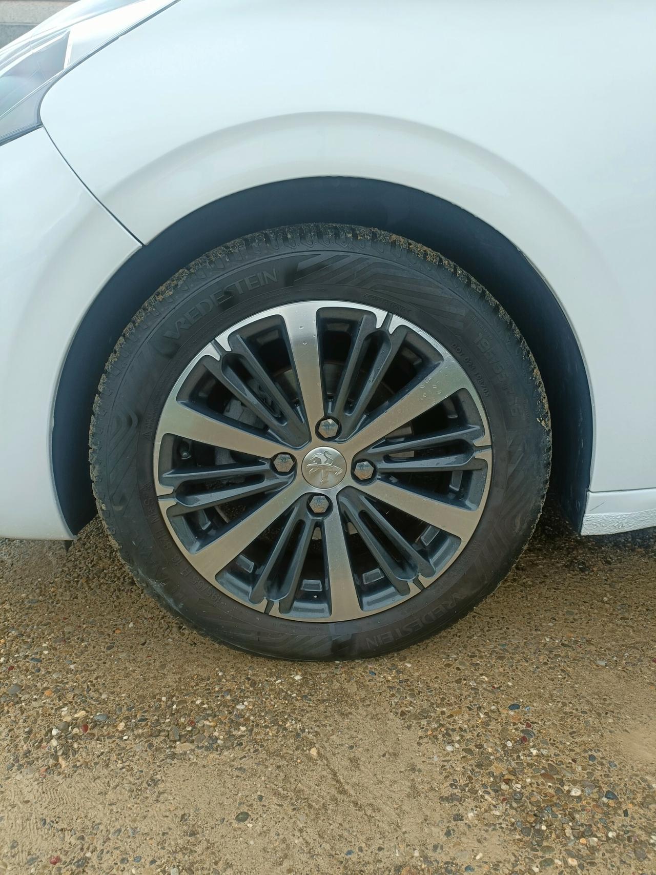 Peugeot 208 BlueHDi 75 5 porte Allure