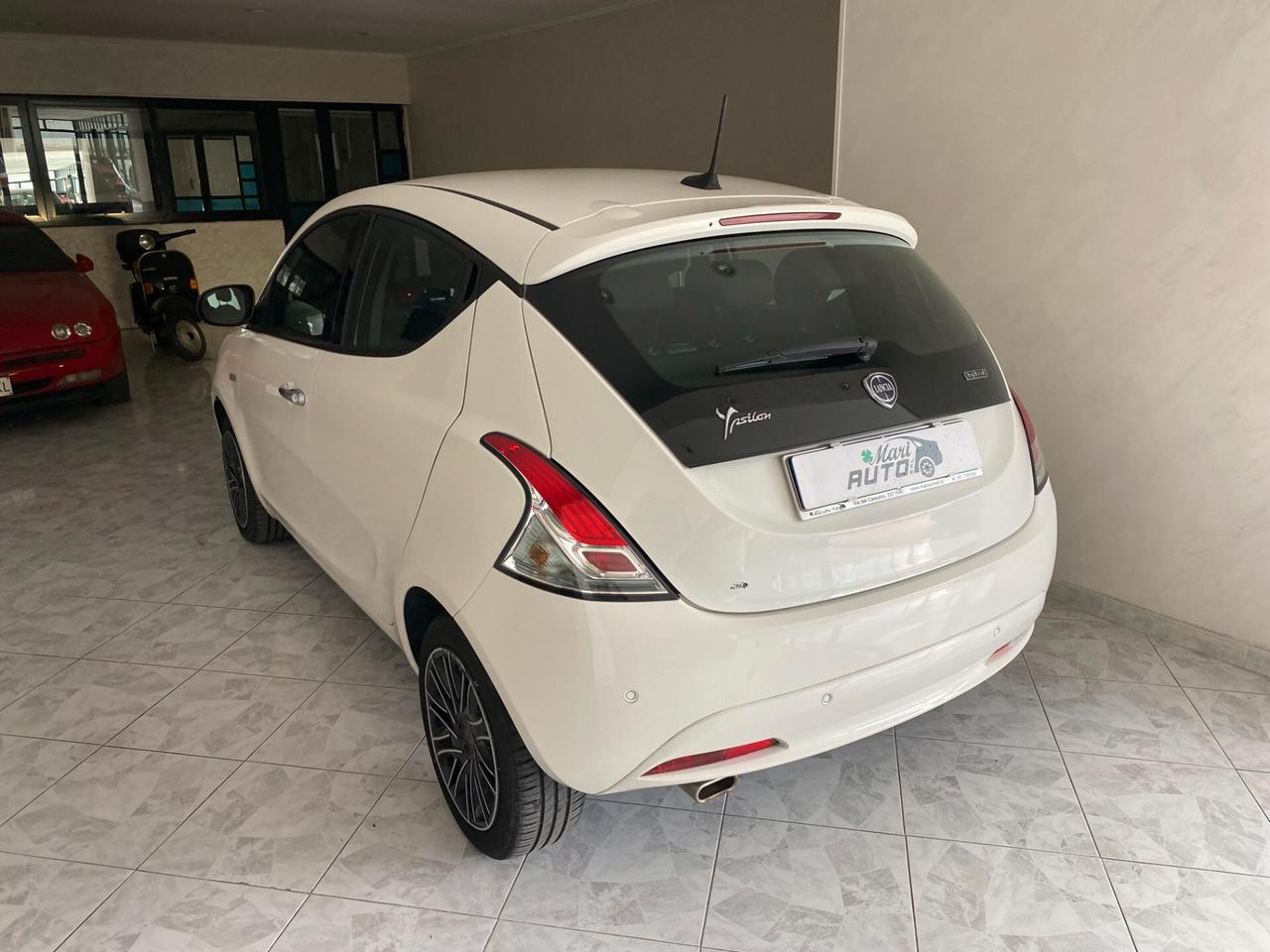 Lancia Ypsilon 1.0 FireFly 5 porte S&S Hybrid Gold