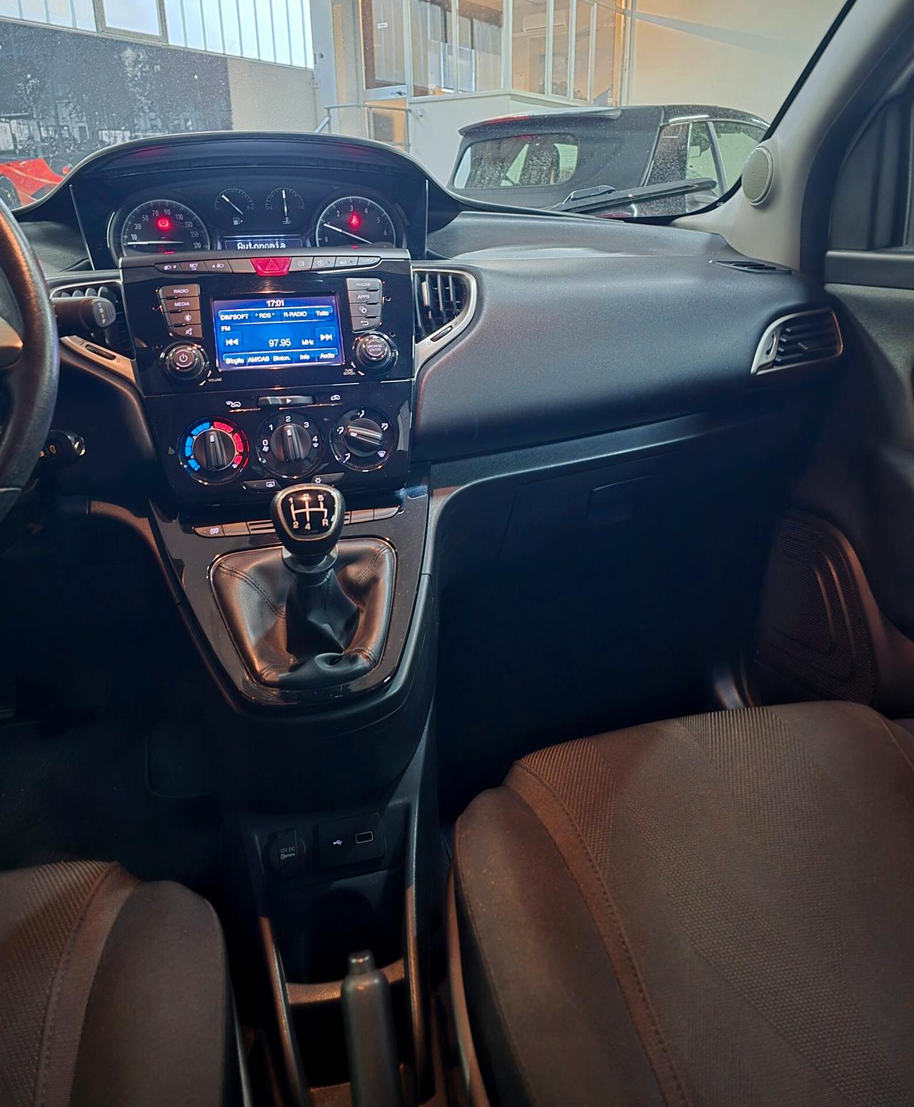 Lancia Ypsilon 1.2 69 CV 5 porte S&S Platinum