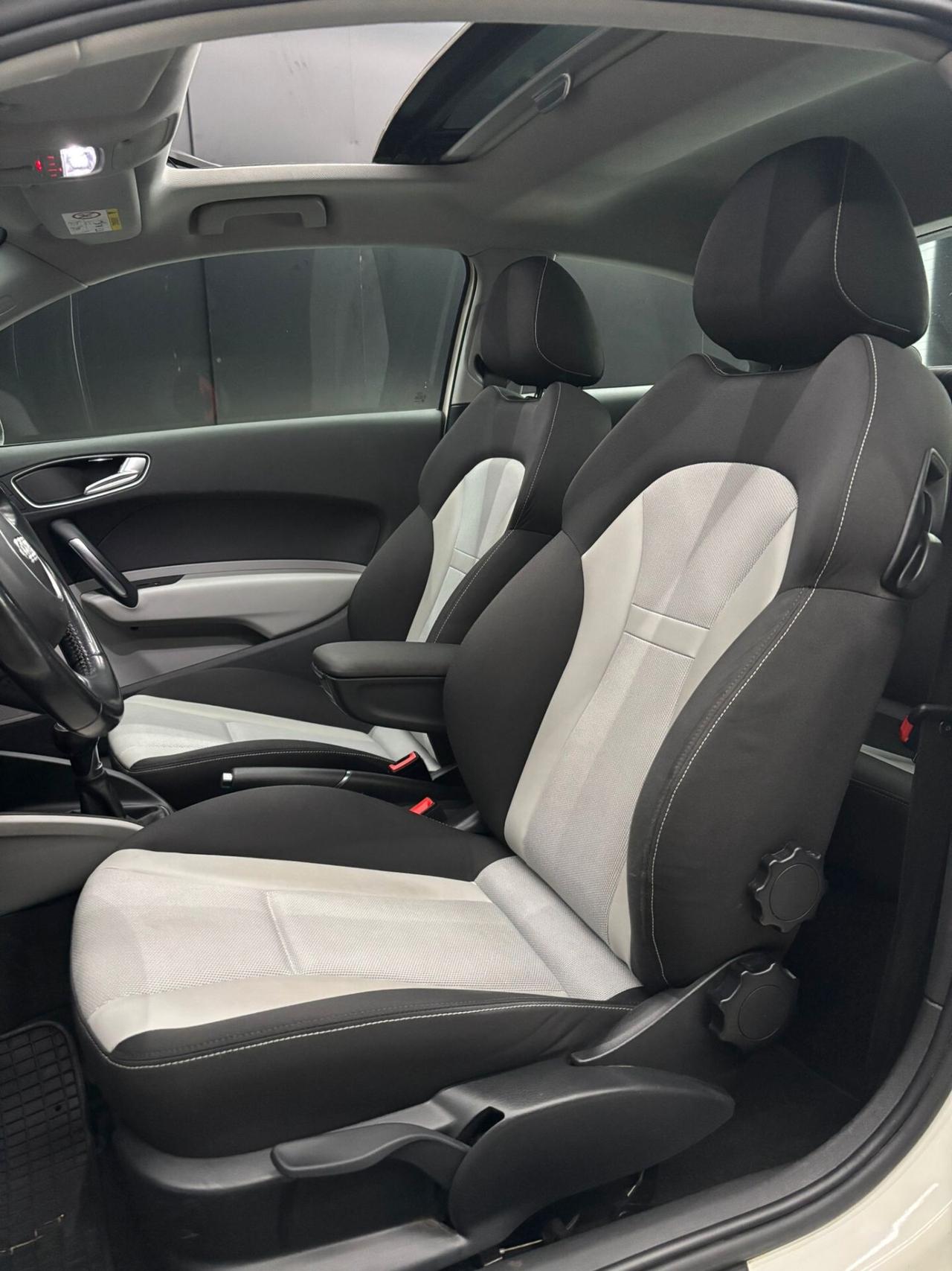 Audi A1 1.6 TDI 105 CV Ambition Tetto Apribile