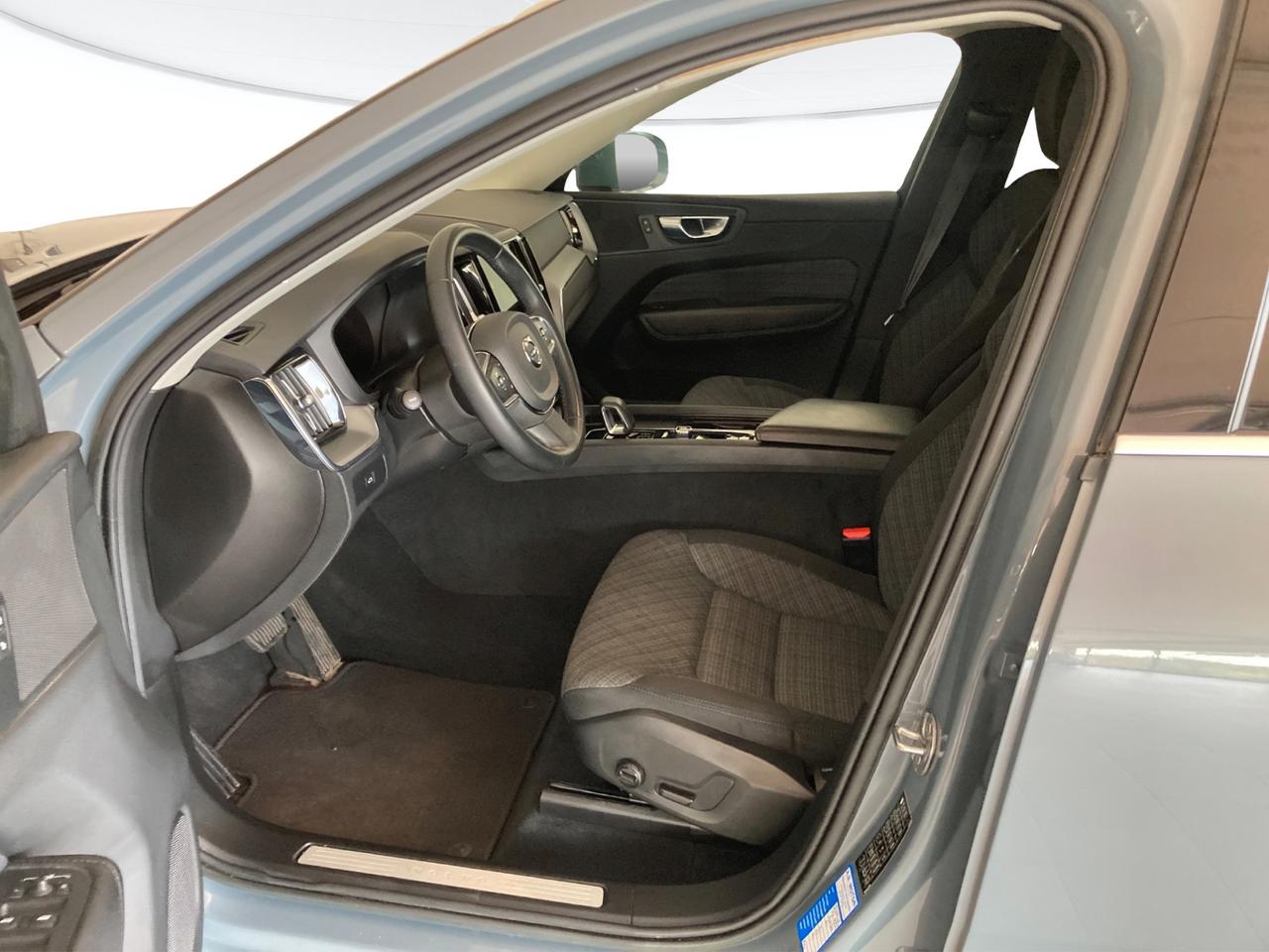 VOLVO XC60 2.0 b4 Momentum awd auto