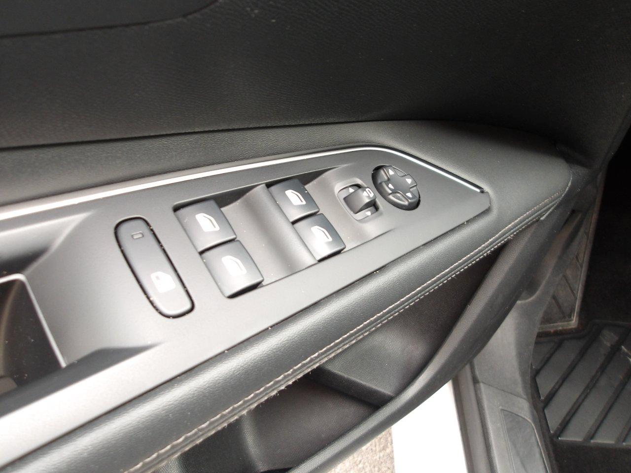 Peugeot 3008 1.2 Puretech t Allure 130cv eat8 AUTOMATICA