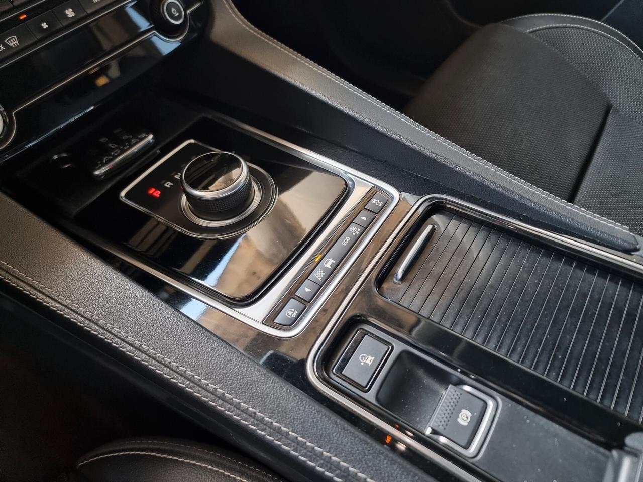 Jaguar F-Pace 2.0 D 180 CV AWD aut. R-Sport