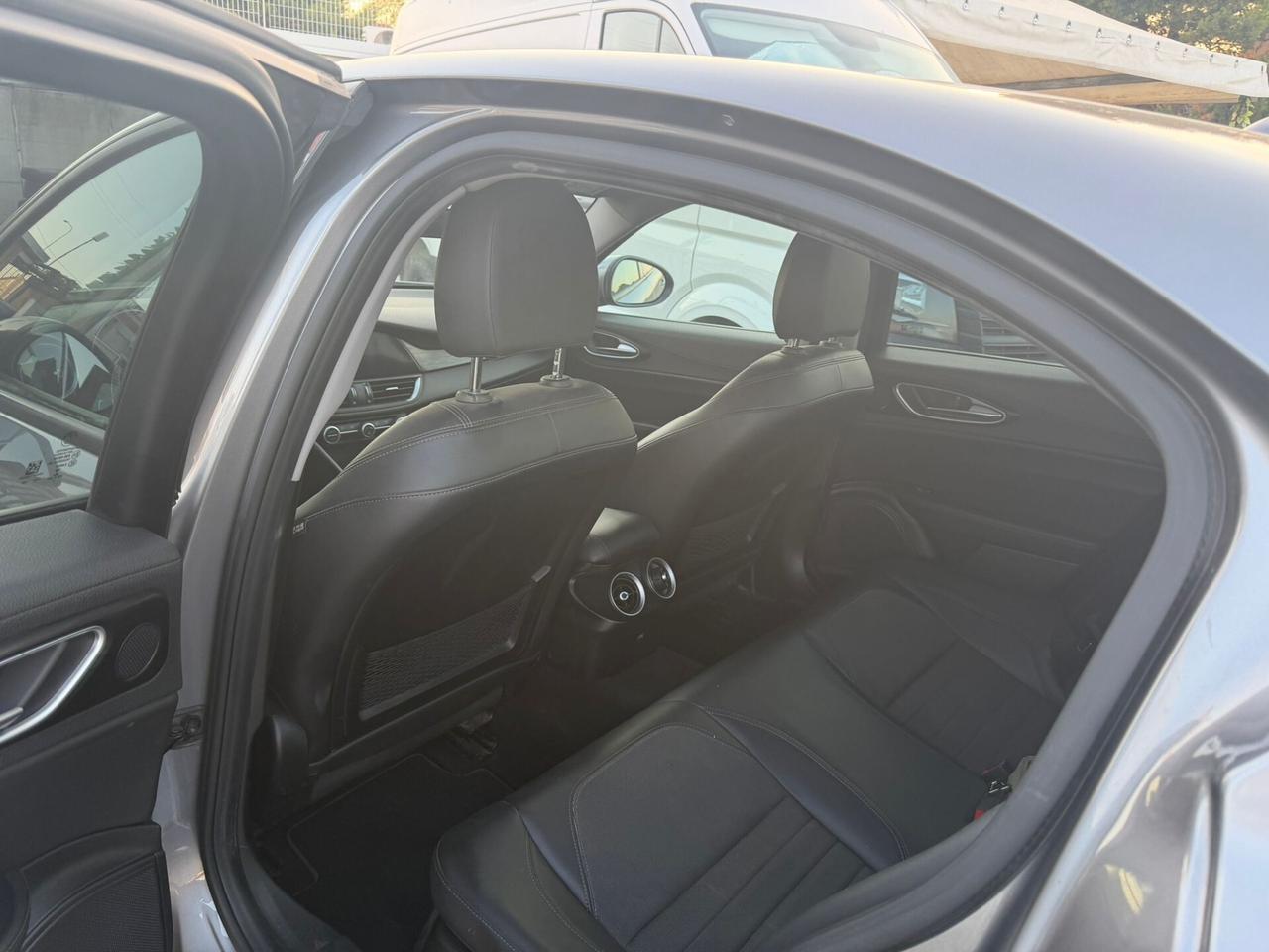 Alfa Romeo Giulia 2.2 180 CV AT8 Sport garanzia12