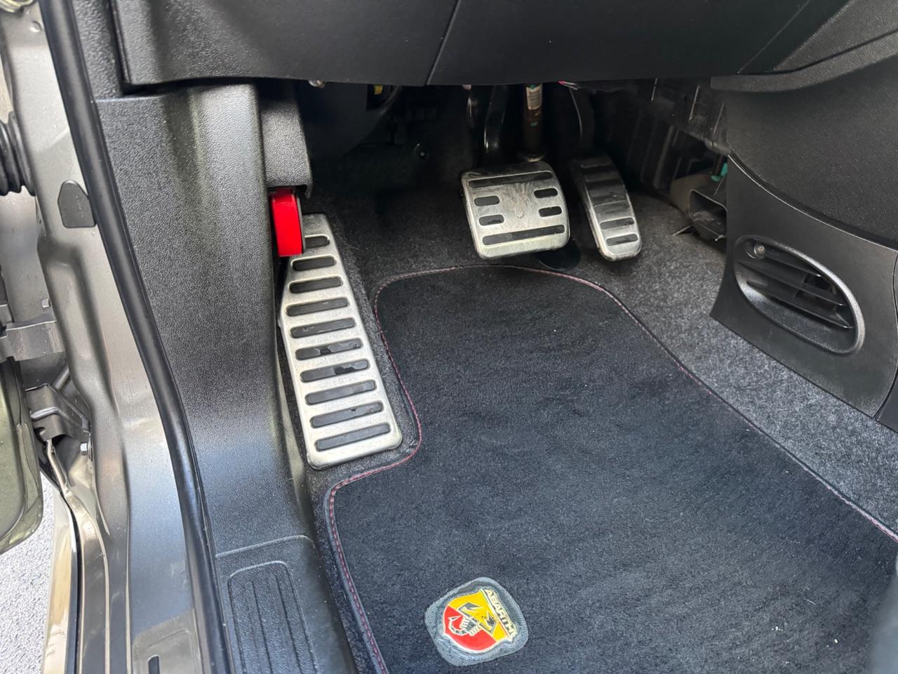 Abarth 500C 1.4 TURBOBENZINA 140CV 2010