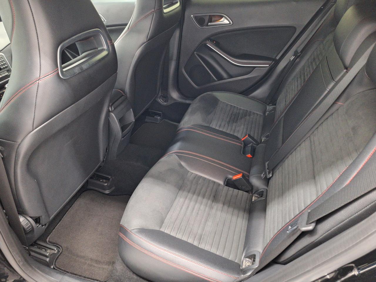 Mercedes-Benz GLA 200d 136cv Premium