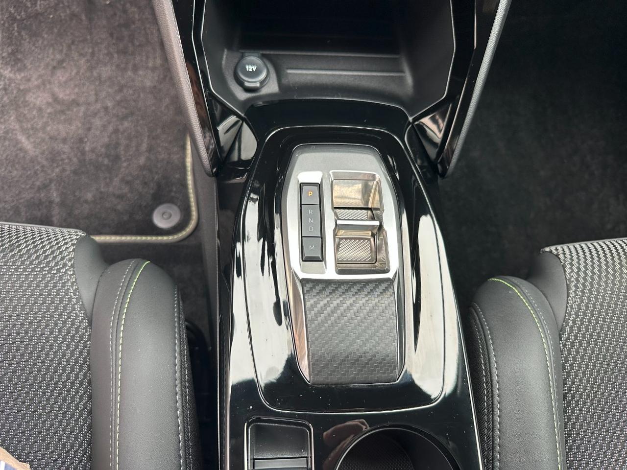 Peugeot 208 1.2 hybrid GT 145cv e-dcs 6