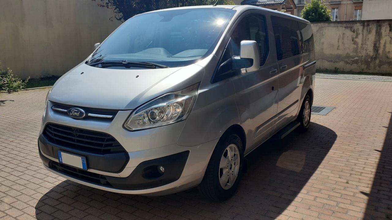 Ford Tourneo Custom Ford Tourneo Connect trasporto disabili pedana