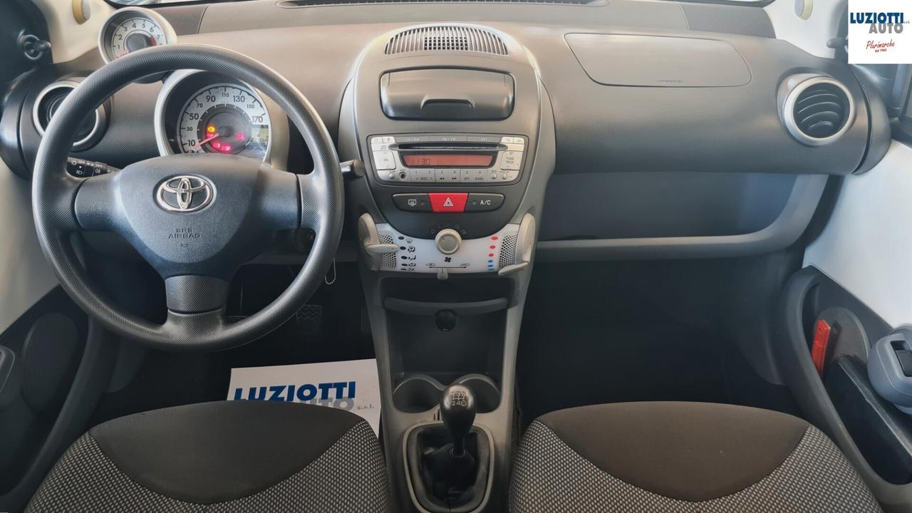 Toyota Aygo 1.0 5P. CONNECT SOL
