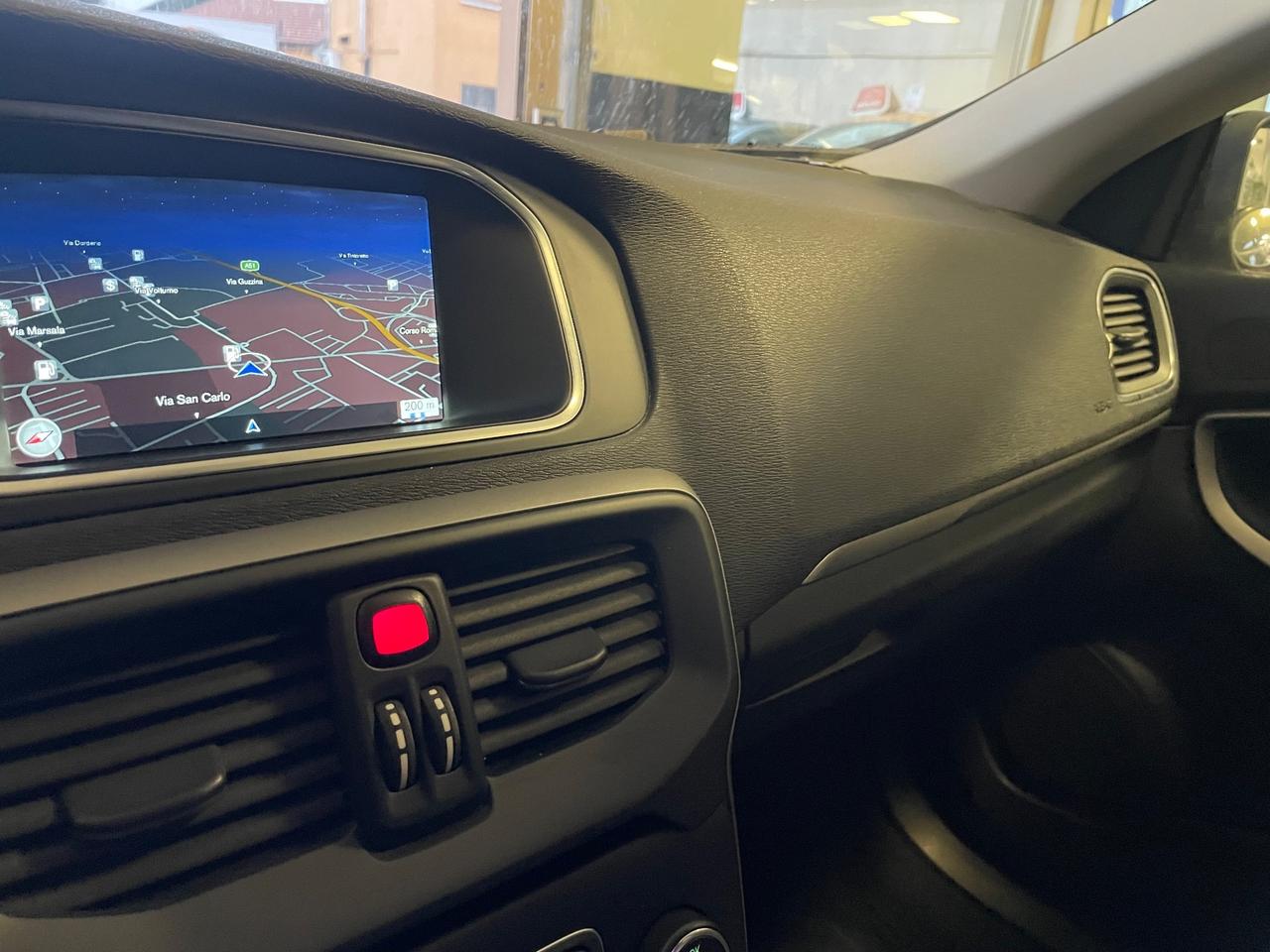 Volvo V40 D2 1.6 Momentum - Nessun vincolo -