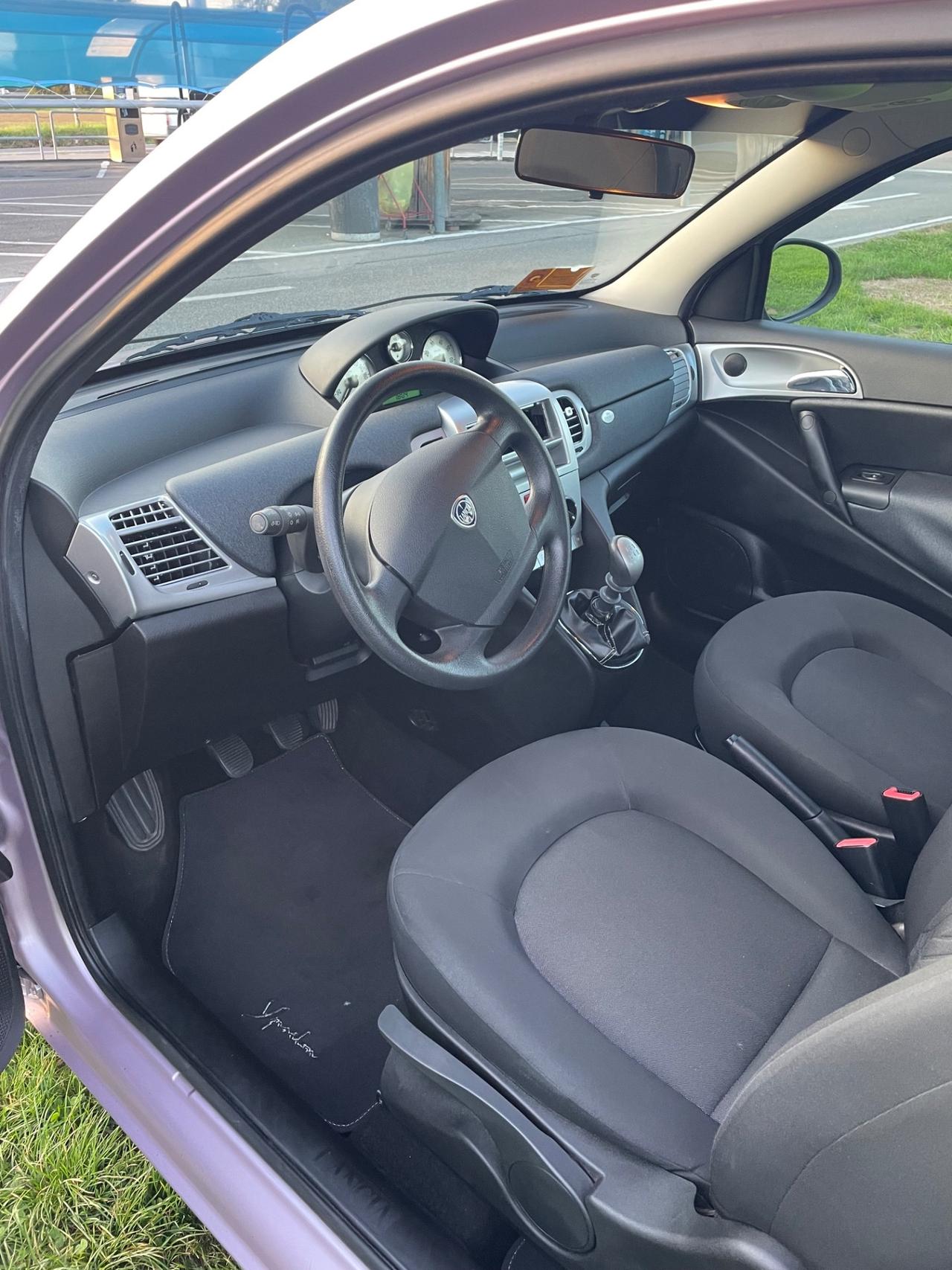 Lancia Ypsilon 1.2 69 CV Unyca