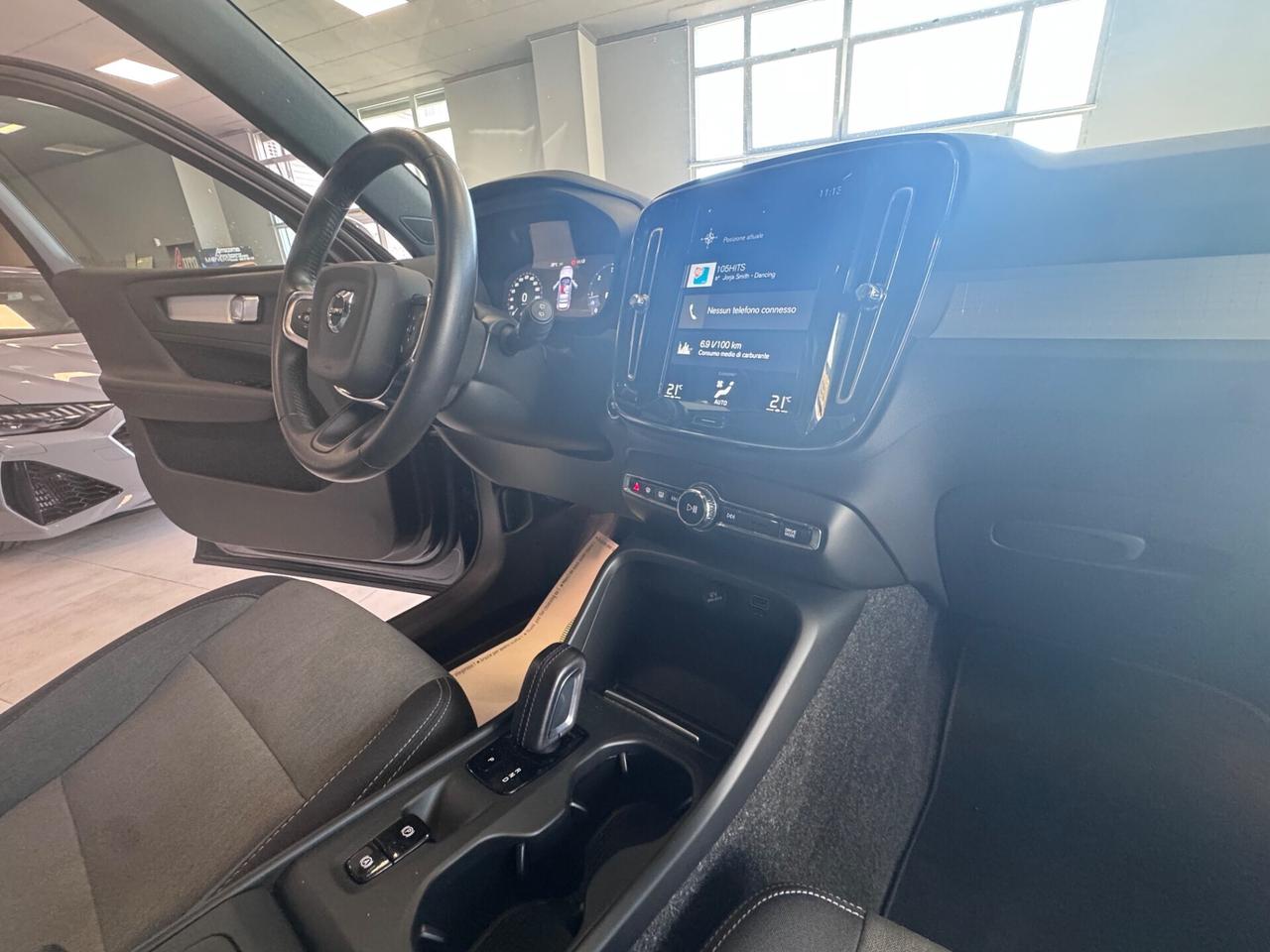 VOLVO XC40 D3 R DESIGN MOMENTUM MY2020