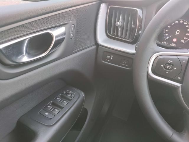 Volvo XC60 XC60 2.0D B4 Momentum Pro AWD Auto. IVA deducibile