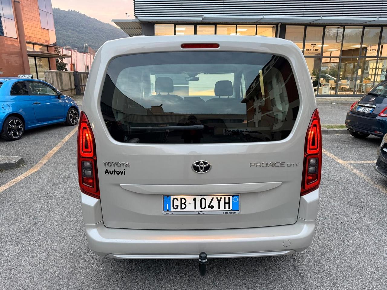 Toyota Proace City Verso 1.5D 100 CV S&S Short D Lounge *GANCIO DI TRAINO*