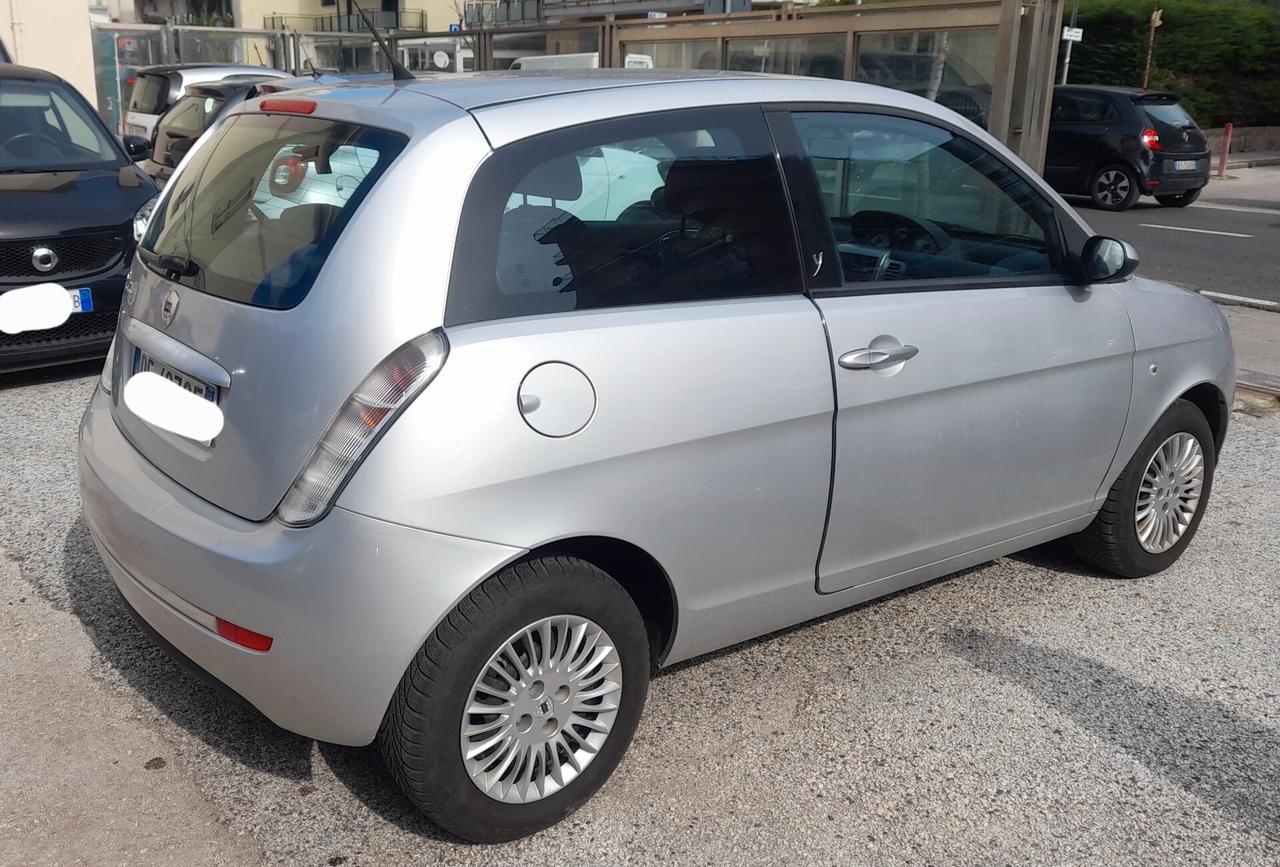 Lancia Ypsilon 1.2 Argento