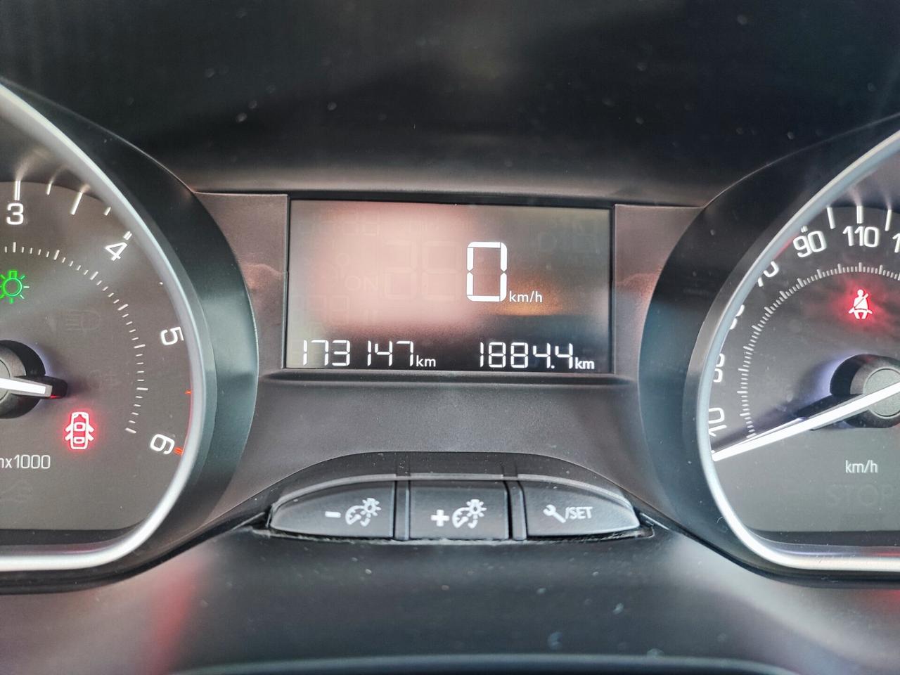 Peugeot 2008 BlueHDi 100 S&S Allure