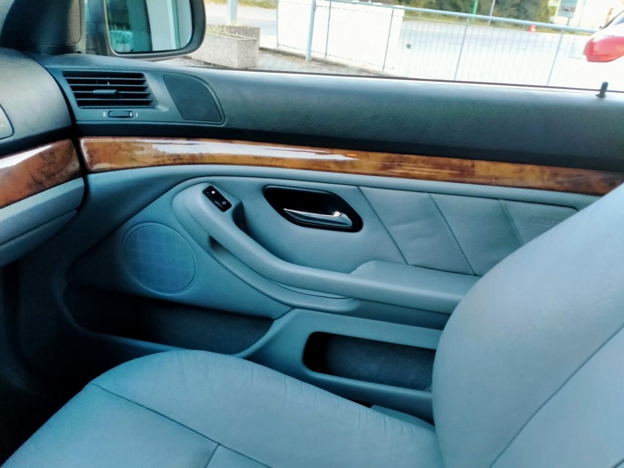 BMW 528 i E39 ATTIVA 193CV TARGA ORIGINALE / INTERNI PELLE / TETTO / AUTOMATICA