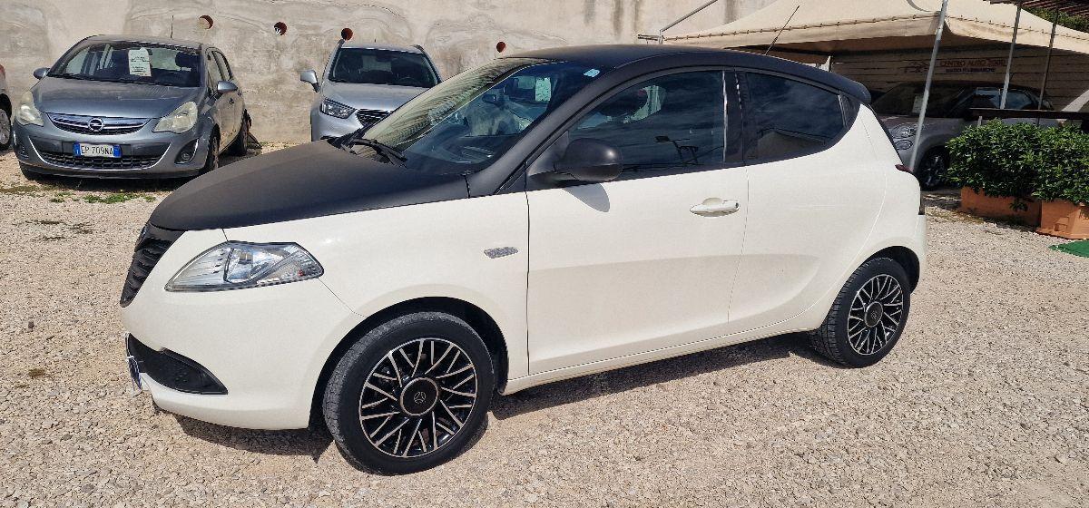 LANCIA Ypsilon 1.2 69 CV 5 porte GPL Ecochic S Momodesign