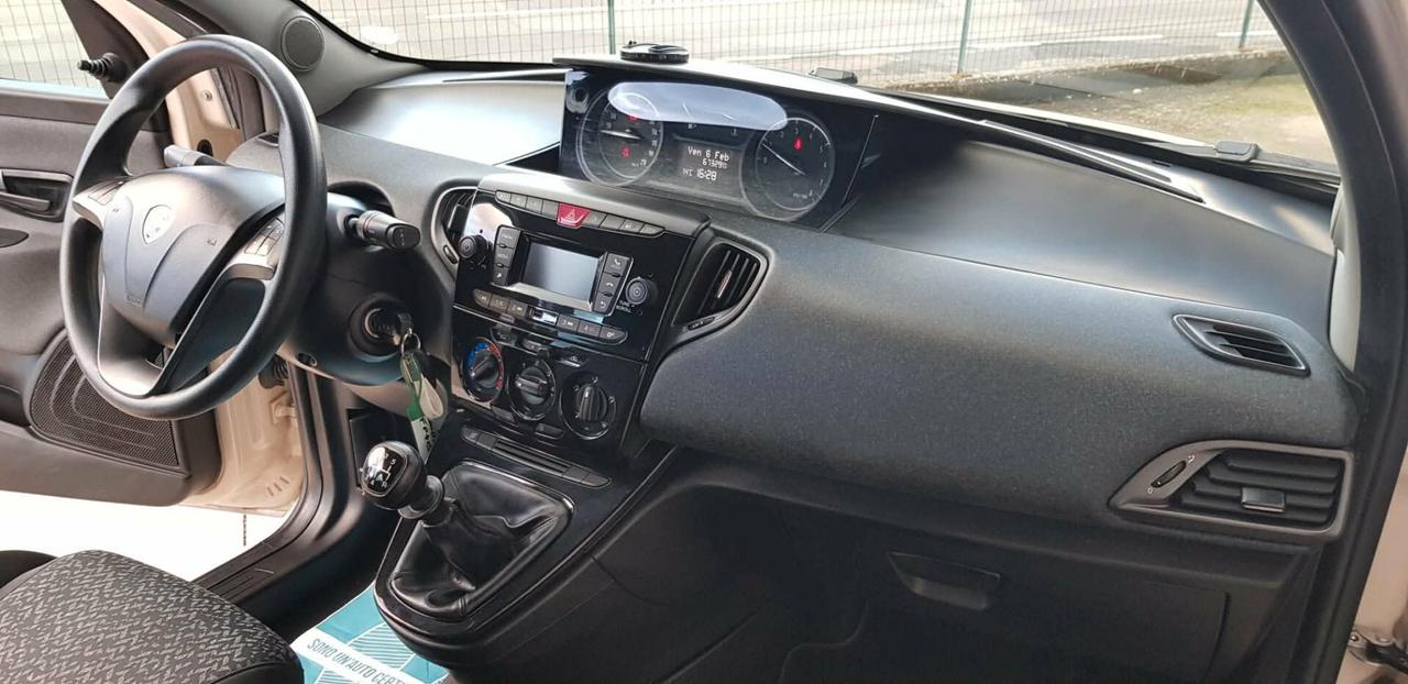 Lancia Ypsilon 1.2 69 CV 5 porte Unyca