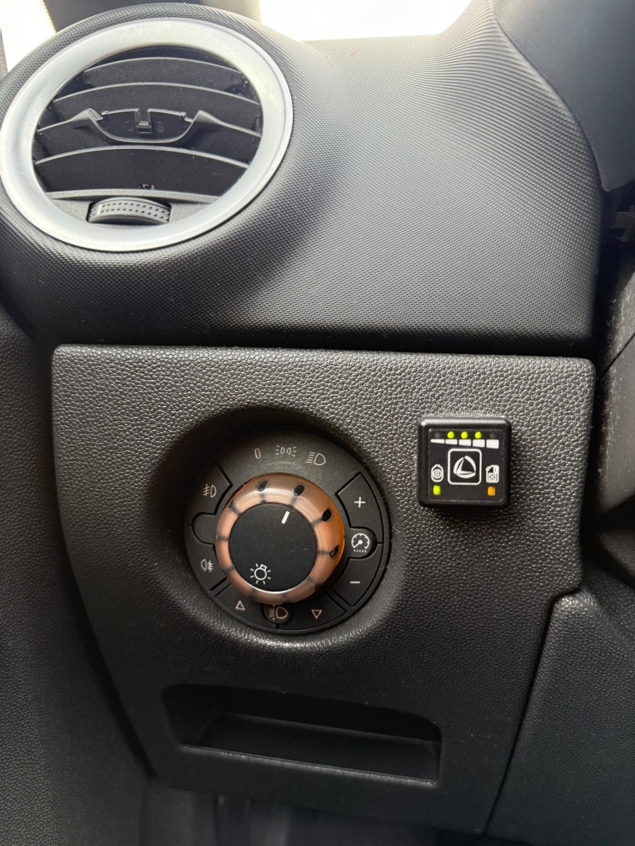 Opel Corsa 1.2 80CV GPL 5PORTE NEOPATENTATI