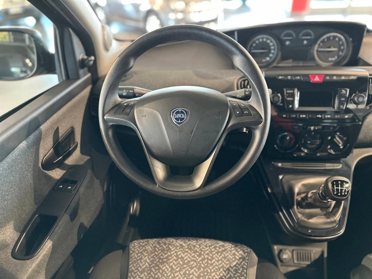 Lancia Ypsilon 1.0 FireFly 5 porte S&S Hybrid Silver