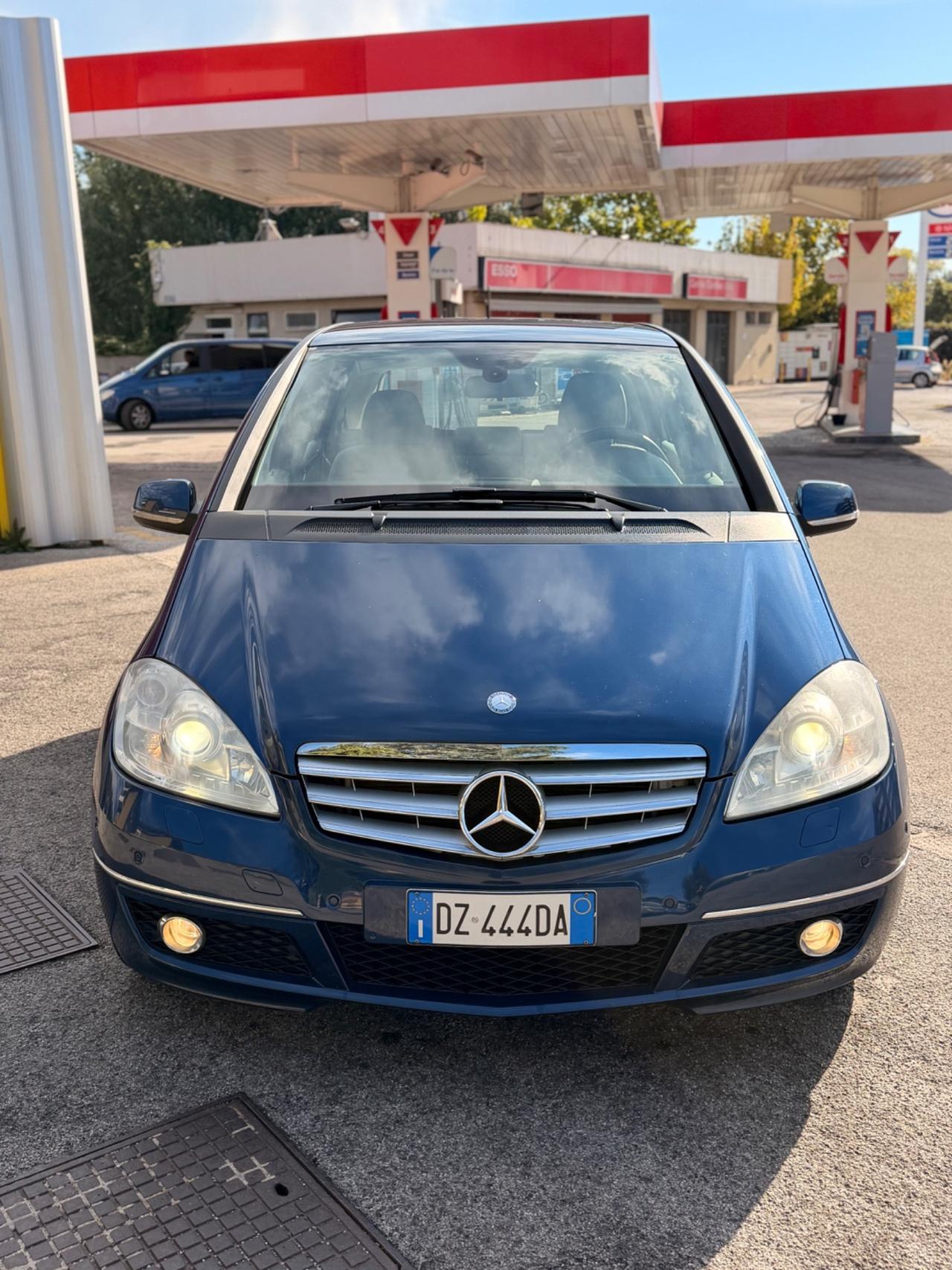 MERCEDES A180 automatico benzina neopatentati