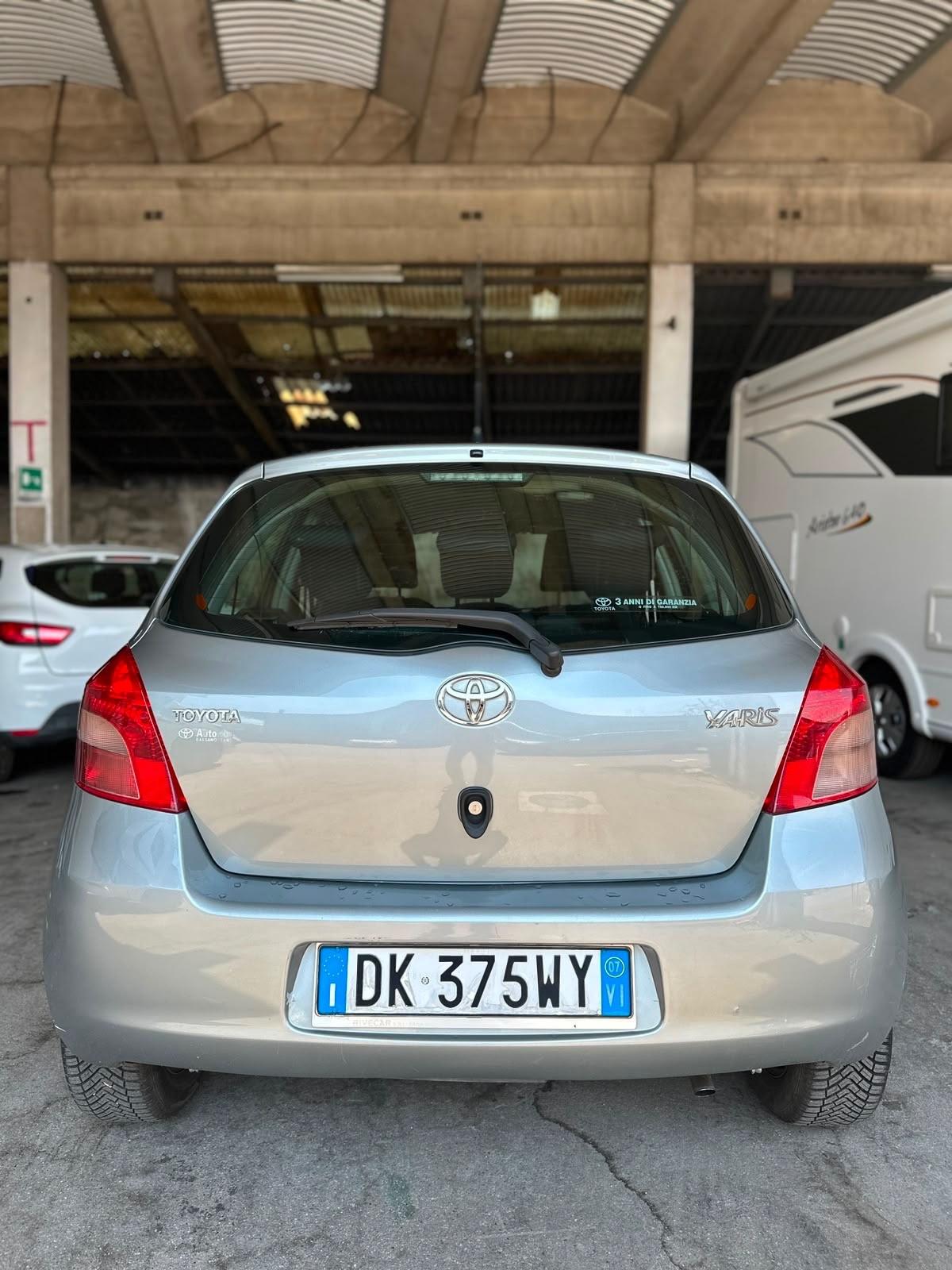 Toyota Yaris 1.0 5 porte