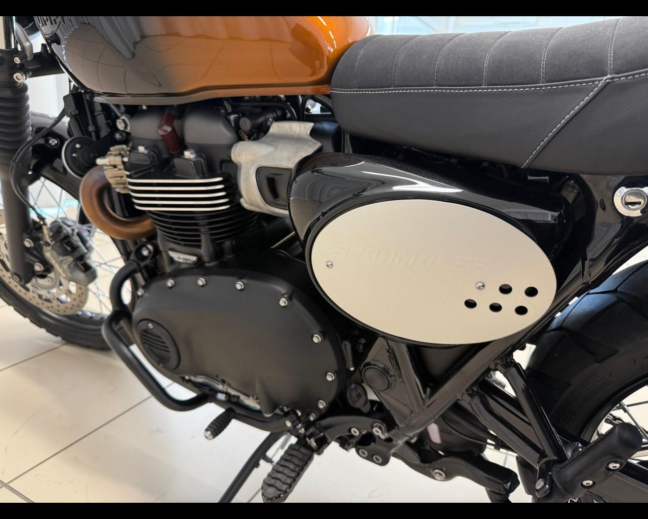 TRIUMPH Scrambler 900 - Stealth Edition