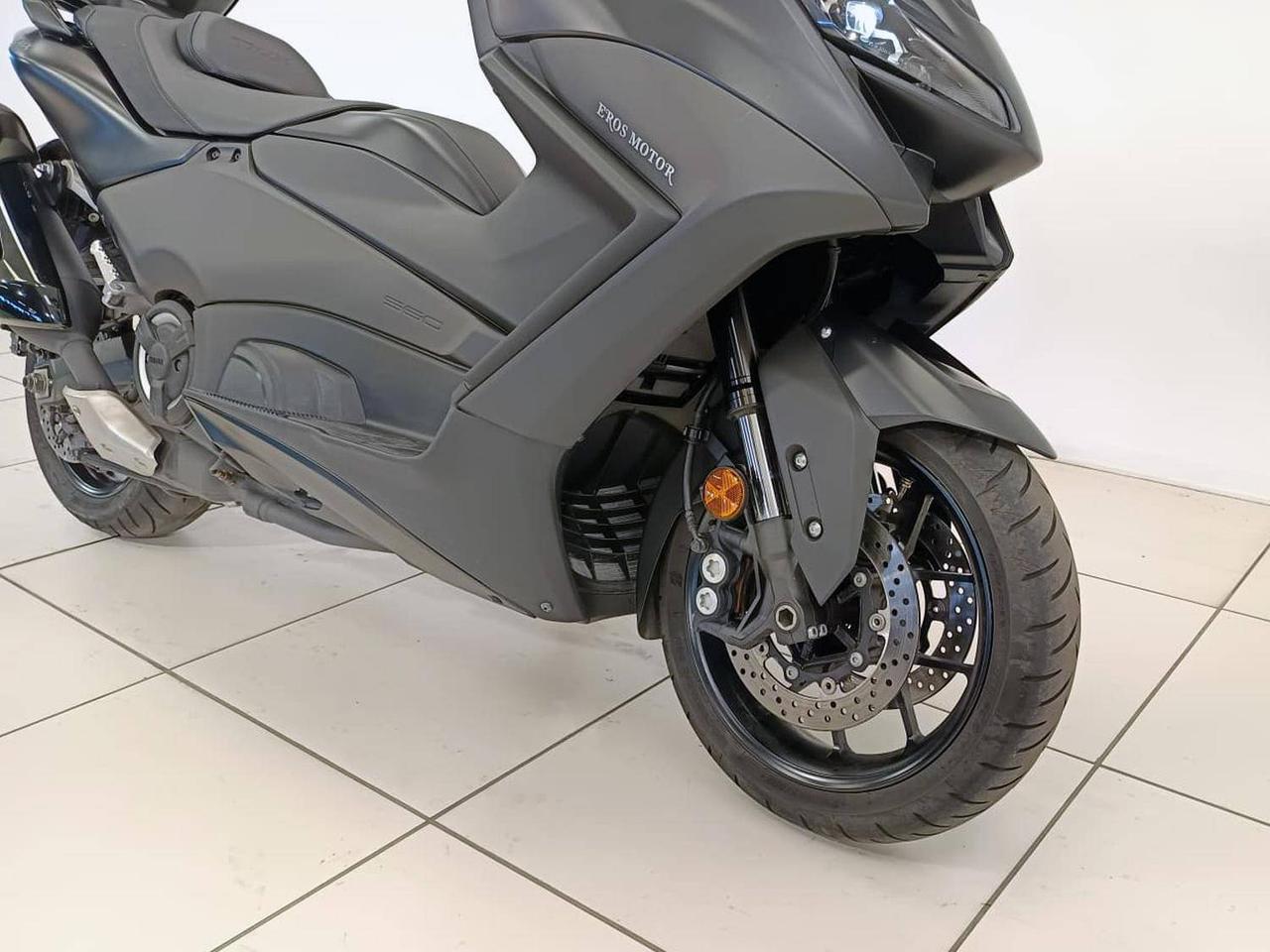 YAMAHA T-Max 560