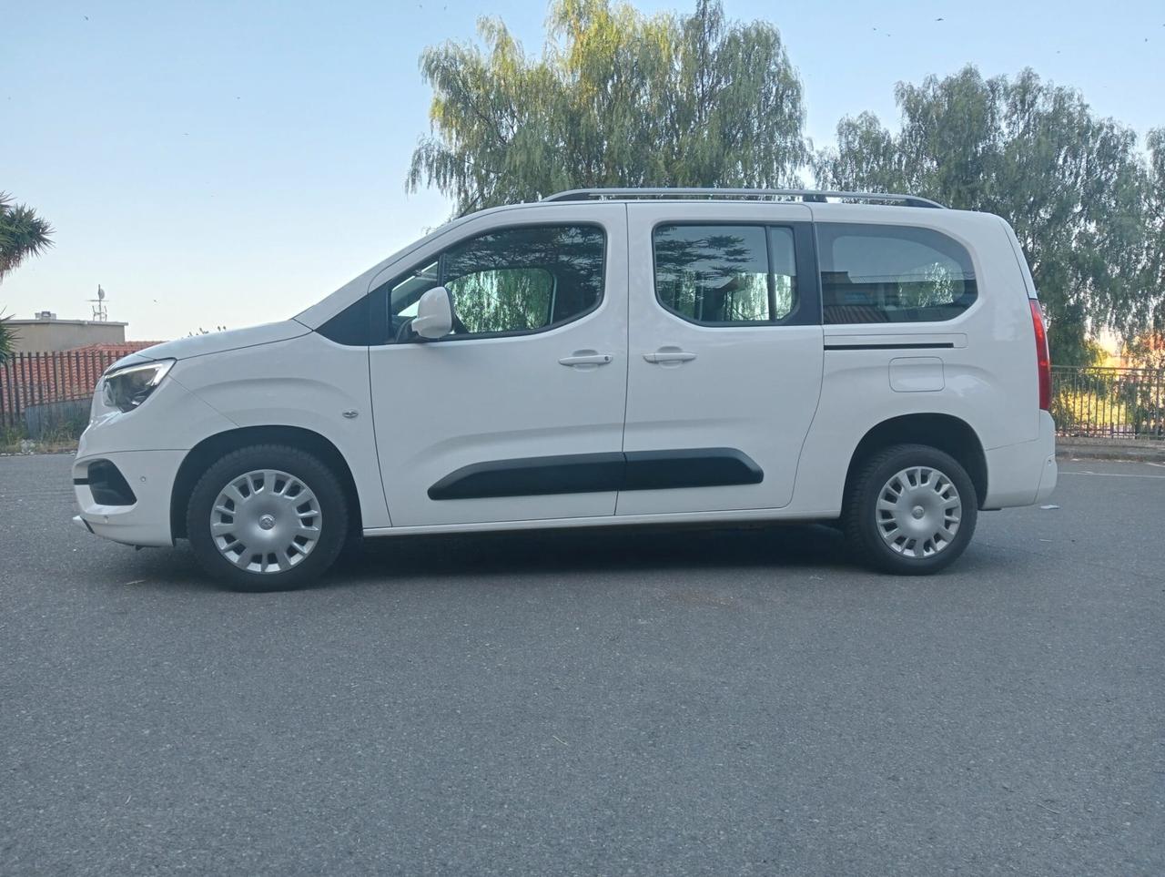 Opel Combo Life Pianale ribassato con rampa disabili in carrozzina