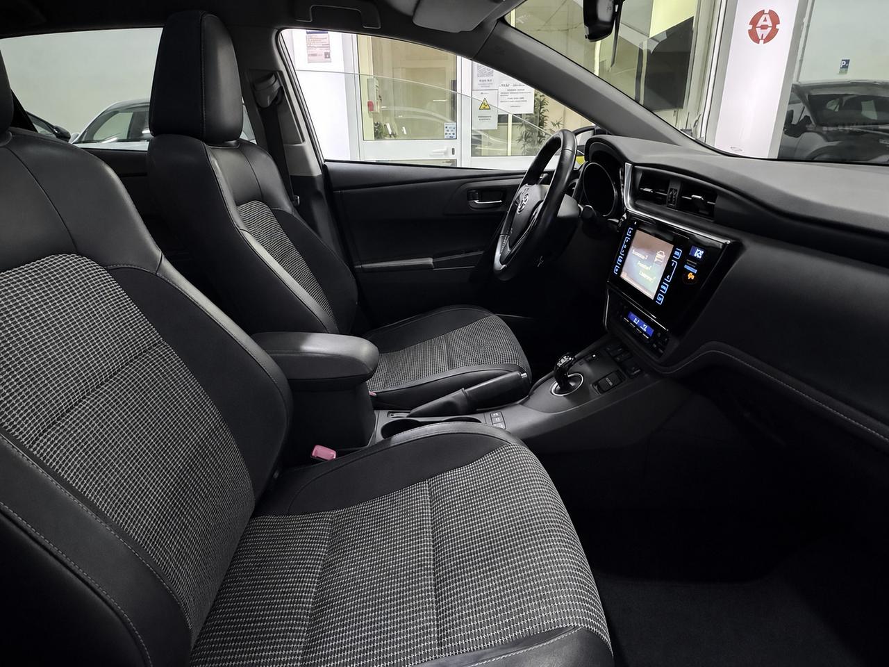 Toyota Auris 5 Porte Auris 1.8h Lounge cvt