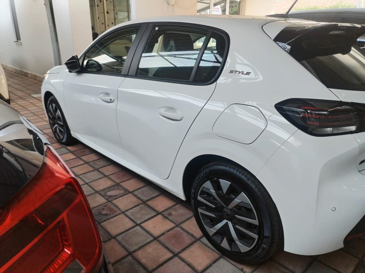 Peugeot 208 Hybrid 110 e-DCS6 Style