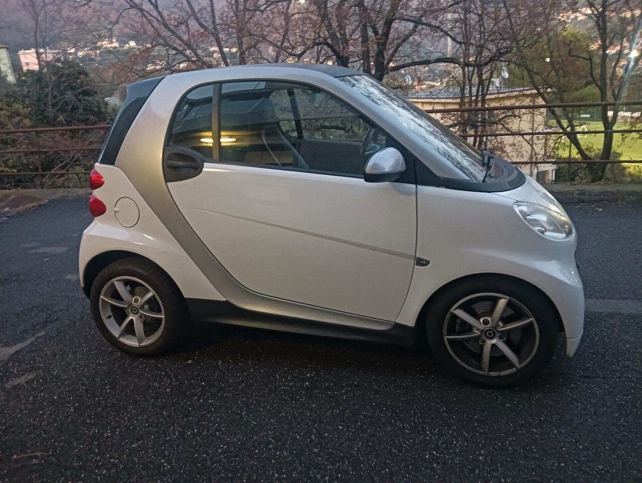 Smart ForTwo 1000 45 kW MHD coupé pure